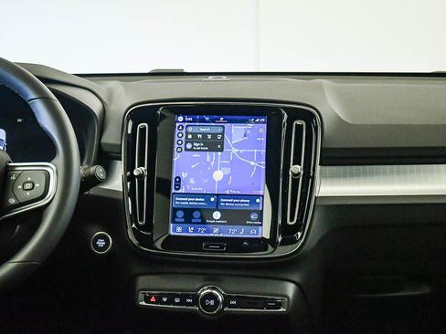 New 2026 Volvo XC40 B5 Ultra w/ Climate Package AWD/4WD image 13