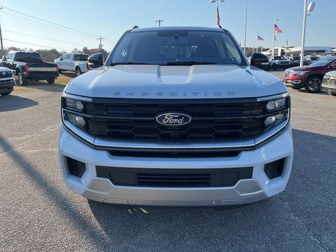 Used 2025 Ford Expedition Platinum w/ Platinum Ultimate Package image 2