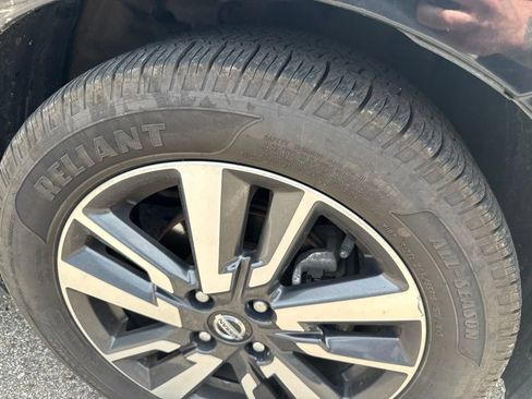 Used 2021 Nissan Versa SV FWD image 15