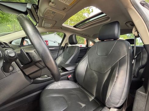 Used 2019 Ford Fusion Titanium FWD image 6