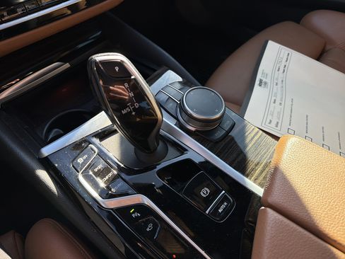 Used 2021 BMW 540i w/ Premium Package image 26