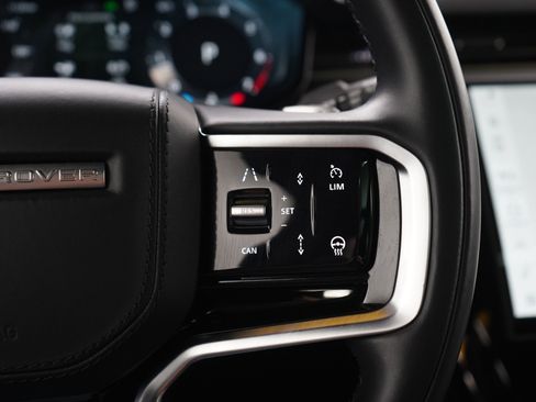 Used 2025 Land Rover Range Rover Sport SE AWD/4WD image 26