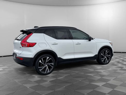 Used 2022 Volvo XC40 T5 R-Design w/ Advanced Package image 5