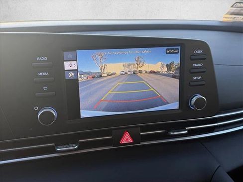 Certified 2025 Hyundai Elantra SE image 12