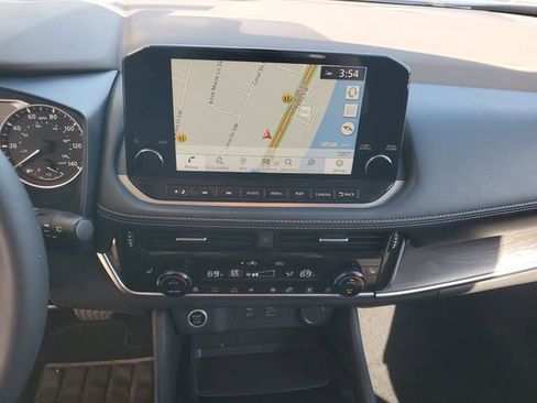 Used 2021 Nissan Rogue SL w/ Premium Package image 15