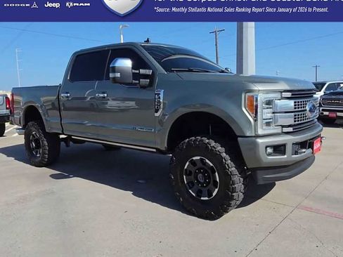 Used 2019 Ford F250 Platinum w/ FX4 Off-Road Package AWD/4WD image 2
