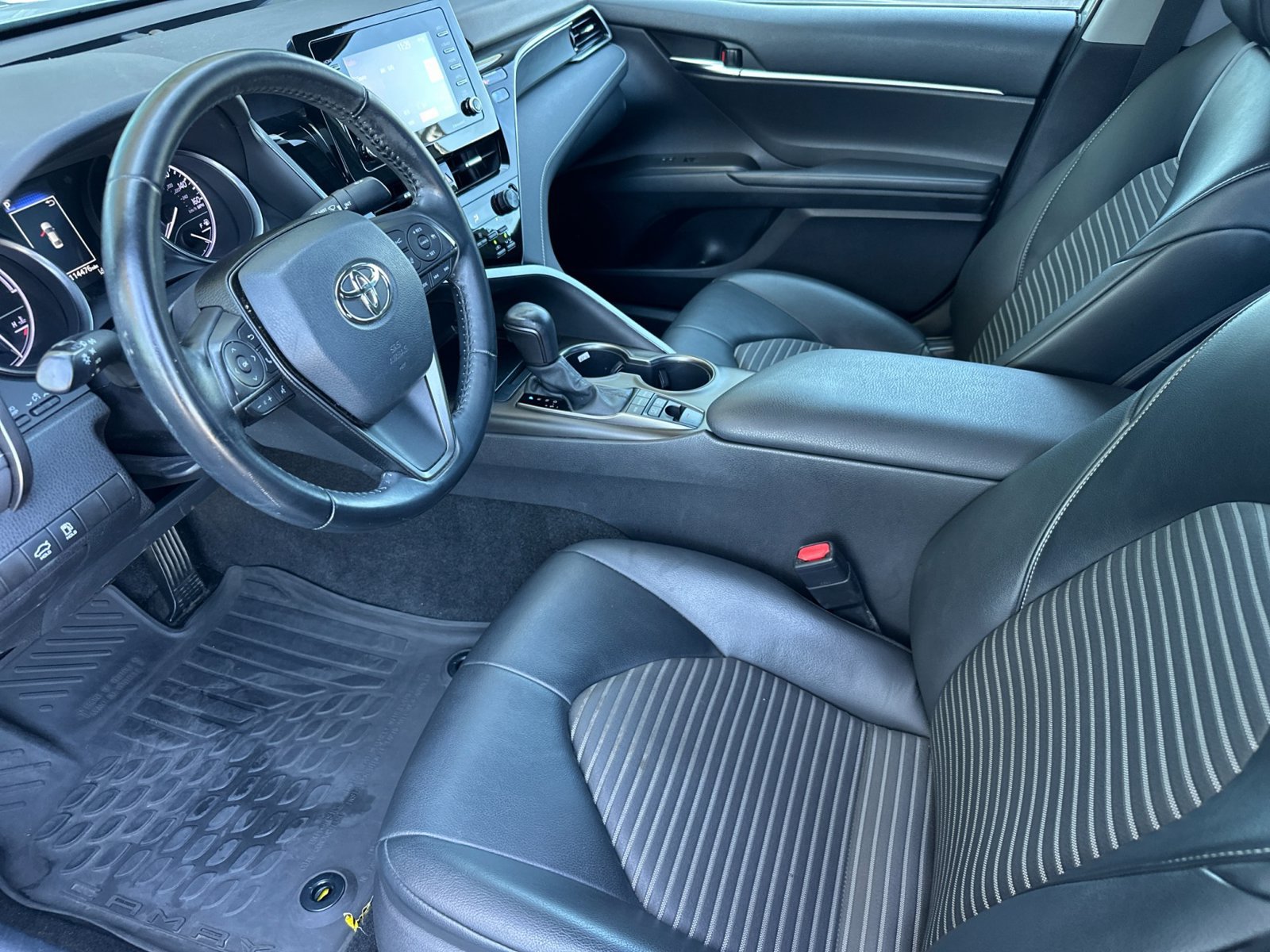 Used 2022 Toyota Camry SE w/ Convenience Package FWD image 10