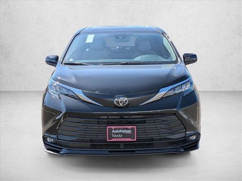 New 2026 Toyota Sienna XLE FWD image 6