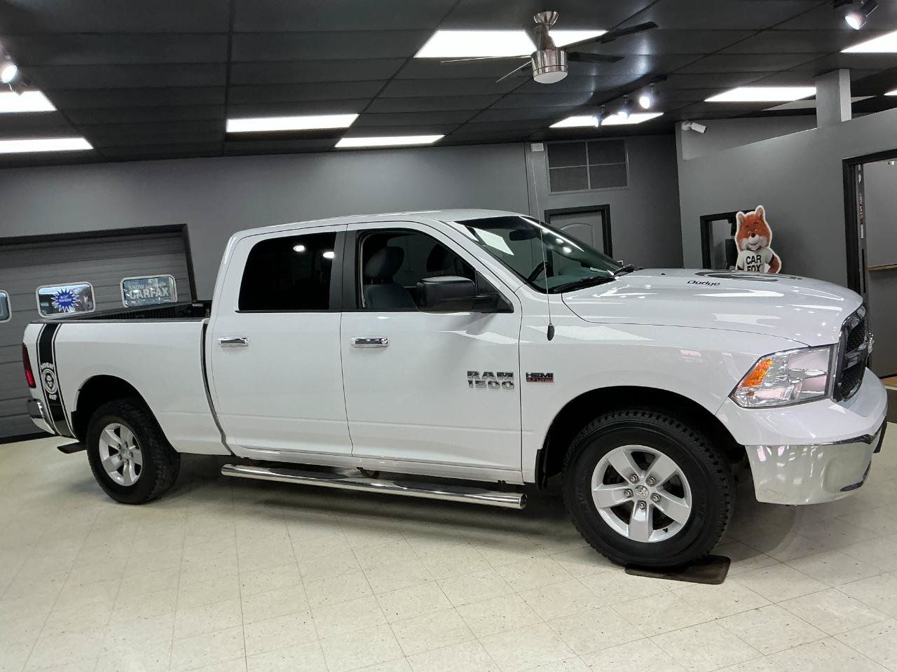 Used 2017 RAM 1500 Classic SLT AWD/4WD image 9