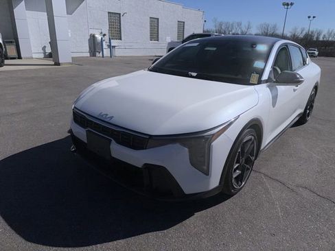 Used 2025 Kia K4 GT-Line w/ GT-Line Sunroof Package image 2