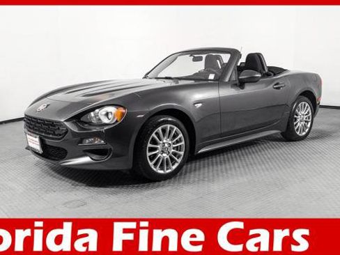 Used 2017 FIAT 124 Spider Classica image 1
