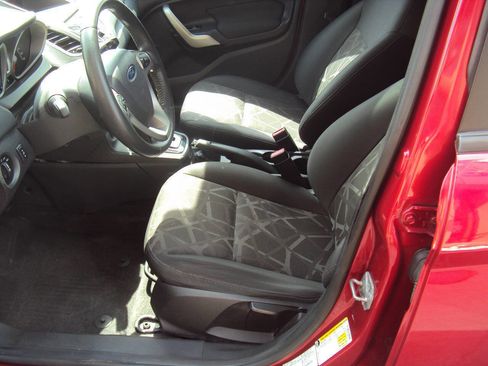 Used 2011 Ford Fiesta SES FWD image 6