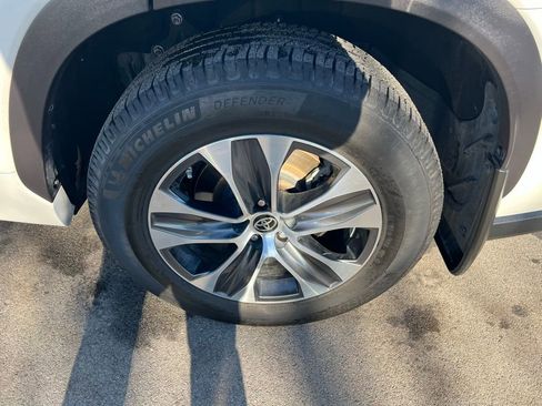 Used 2021 Toyota Highlander XLE image 13