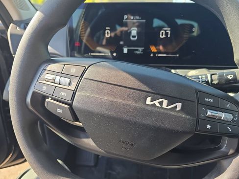 Used 2025 Kia K4 FWD image 13
