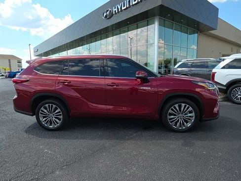 Used 2021 Toyota Highlander Platinum FWD image 25