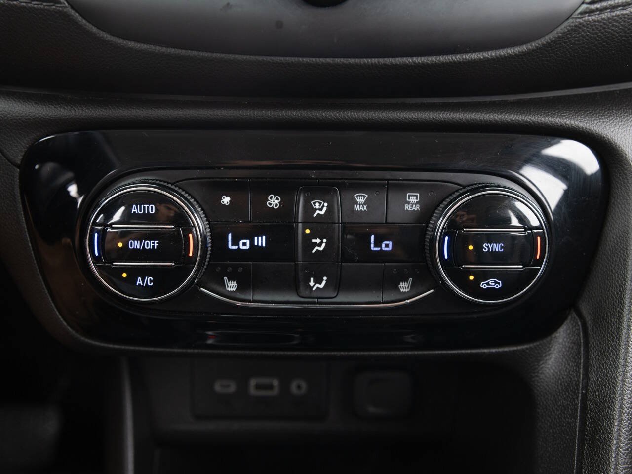 Used 2020 Buick Encore GX Essence FWD image 33