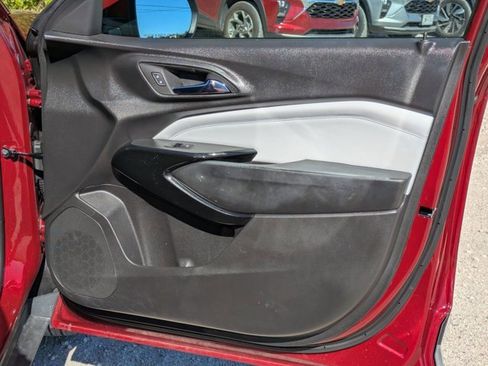 Used 2025 Chevrolet Trax LT w/ LT Convenience Package image 33