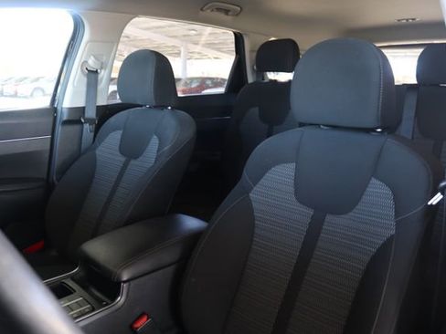 Used 2023 Kia Sorento LX image 9