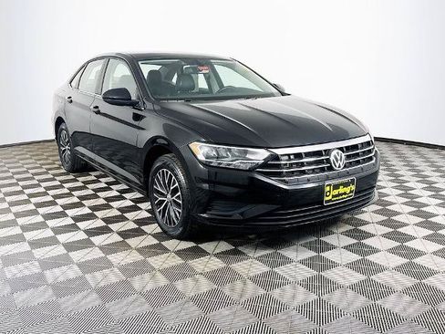 Used 2021 Volkswagen Jetta SE FWD image 1