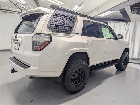 Used 2018 Toyota 4Runner SR5 Premium image 3