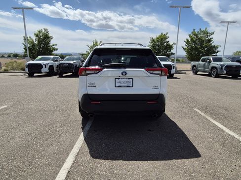 Certified 2022 Toyota RAV4 XLE AWD/4WD image 4