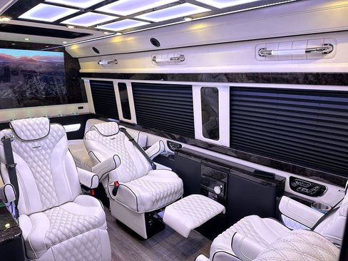 Used 2024 Mercedes-Benz Sprinter 3500 image 38