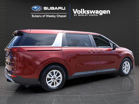 Used 2022 Kia Carnival LX FWD image 7