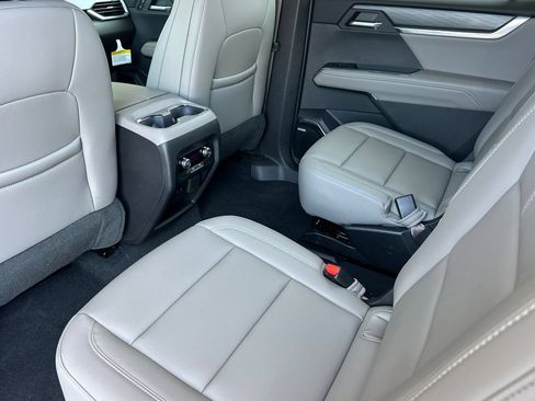 Used 2026 GMC Acadia Elevation w/ Elevation Premium Package FWD image 14