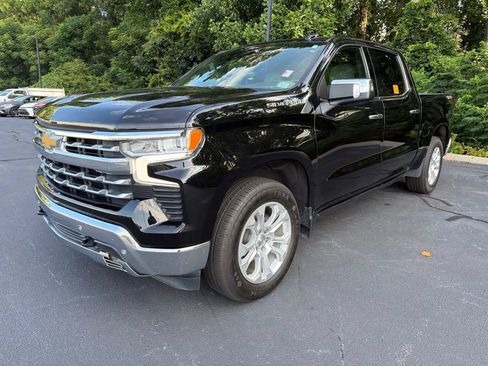 Used 2023 Chevrolet Silverado 1500 LTZ AWD/4WD image 2