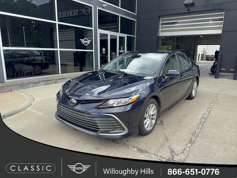Used 2022 Toyota Camry LE FWD image 1