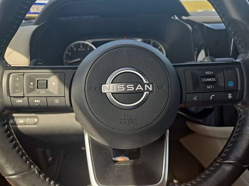 Used 2022 Nissan Pathfinder SL FWD image 16