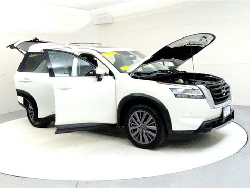 Used 2023 Nissan Pathfinder SL w/ SL Premium Package image 12
