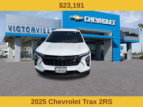 Certified 2025 Chevrolet Trax RS w/ Driver Confidence Package FWD image 2
