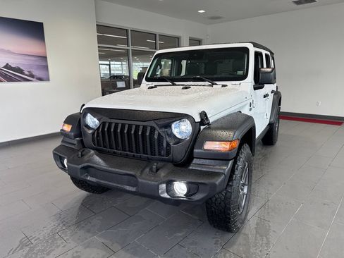 Used 2025 Jeep Wrangler Unlimited Sport AWD/4WD image 3