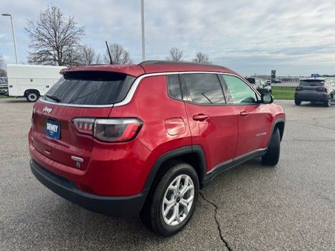 Used 2025 Jeep Compass Latitude image 9