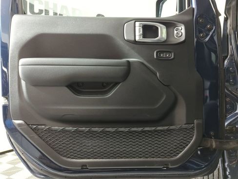 Used 2025 Jeep Wrangler Sport image 8