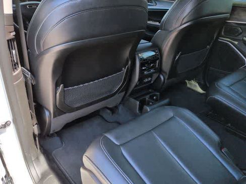 Certified 2023 Jeep Grand Cherokee L Limited w/ Luxury Tech Group II AWD/4WD image 18