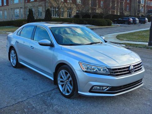 Used 2017 Volkswagen Passat 1.8T SEL Premium image 3