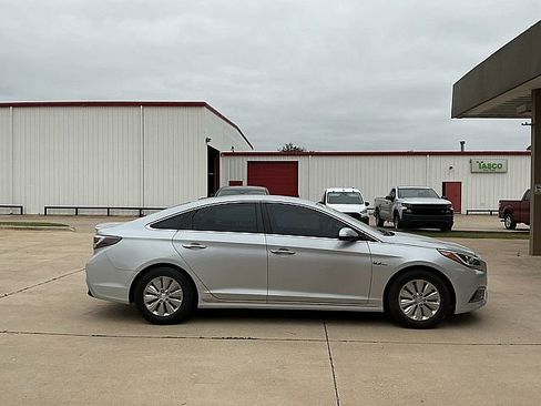 Used 2017 Hyundai Sonata SE FWD image 4