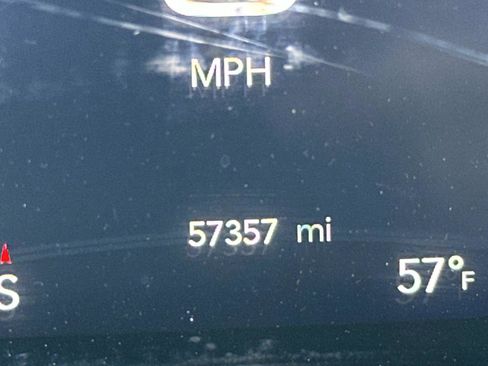 Used 2024 Chrysler Pacifica Touring-L image 15