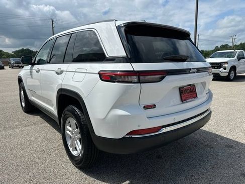 Used 2024 Jeep Grand Cherokee Laredo RWD image 5
