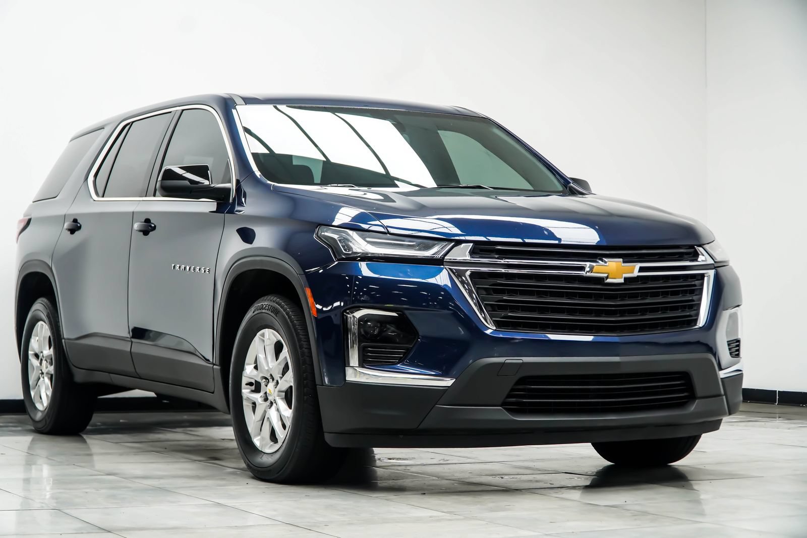 Used 2023 Chevrolet Traverse LS FWD image 5