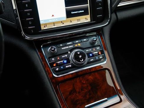 Used 2018 Lincoln Continental Select w/ Continental Climate Package FWD image 29