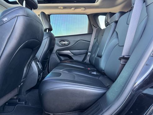 Used 2022 Jeep Cherokee Latitude Lux w/ Sun & Sound Group AWD/4WD image 33