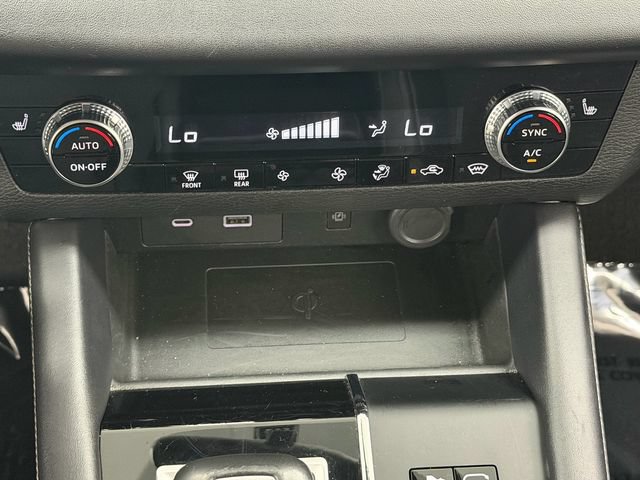 Used 2024 Mitsubishi Outlander 4WD Plug-In Hybrid image 29