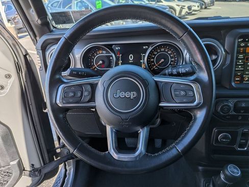 Used 2022 Jeep Wrangler Unlimited Sahara AWD/4WD image 12