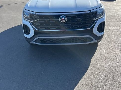 Used 2025 Volkswagen Atlas Cross Sport SE FWD image 4