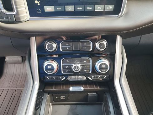 Certified 2023 GMC Yukon XL Denali AWD/4WD image 40