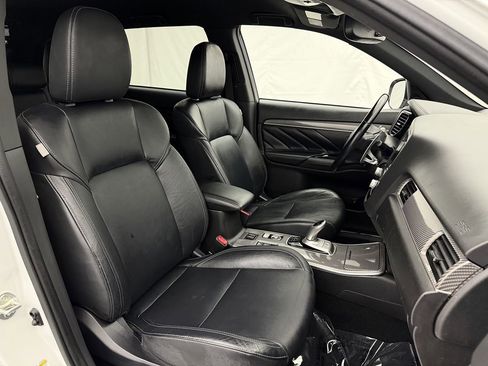 Used 2020 Mitsubishi Outlander SEL image 29