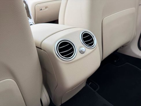 Used 2018 Mercedes-Benz GLC 300 4MATIC image 16